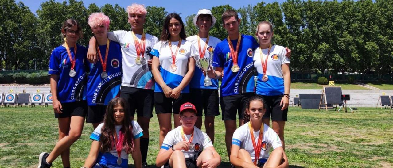 Una imagen de grupo de los medallistas de Eivissa en el Nacional al Aire Libre de Madrid. | ARCOIBIZA