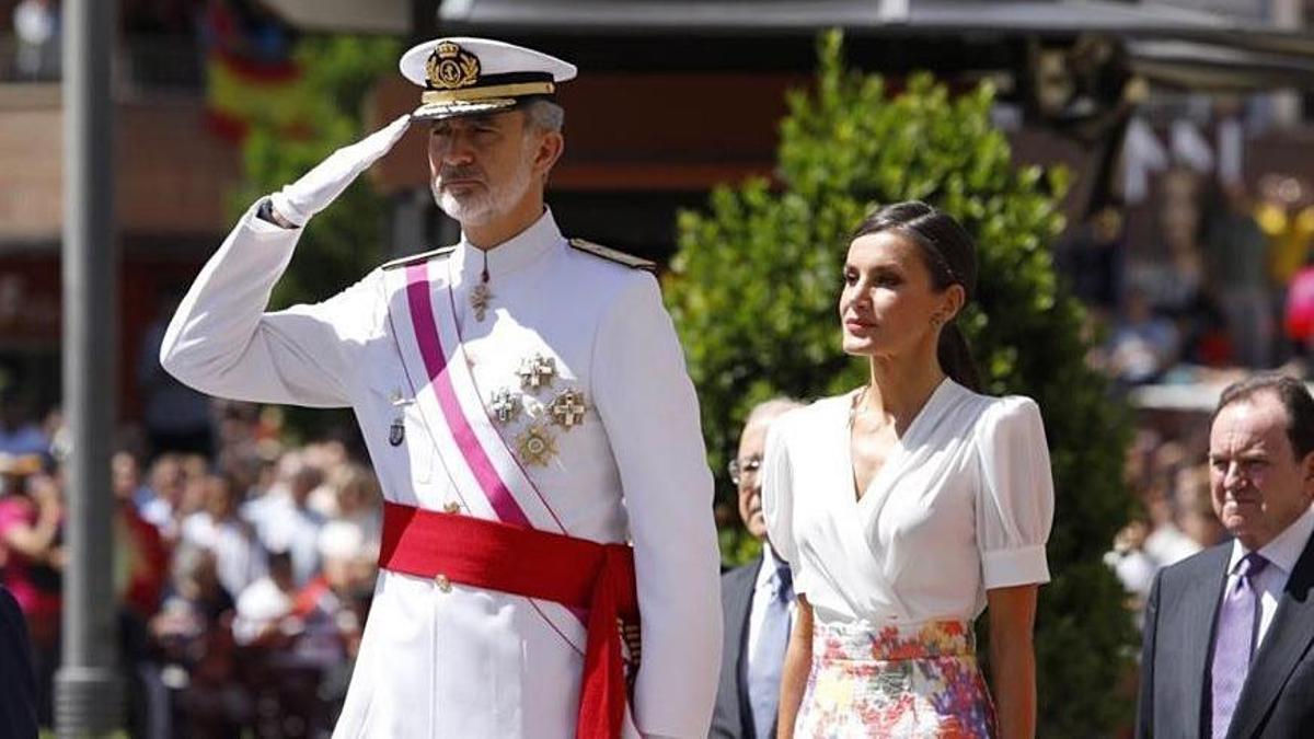 Los Reyes, Don Felipe y Doña Letizia, en el Desfile de las Fuerzas Armadas en Granada