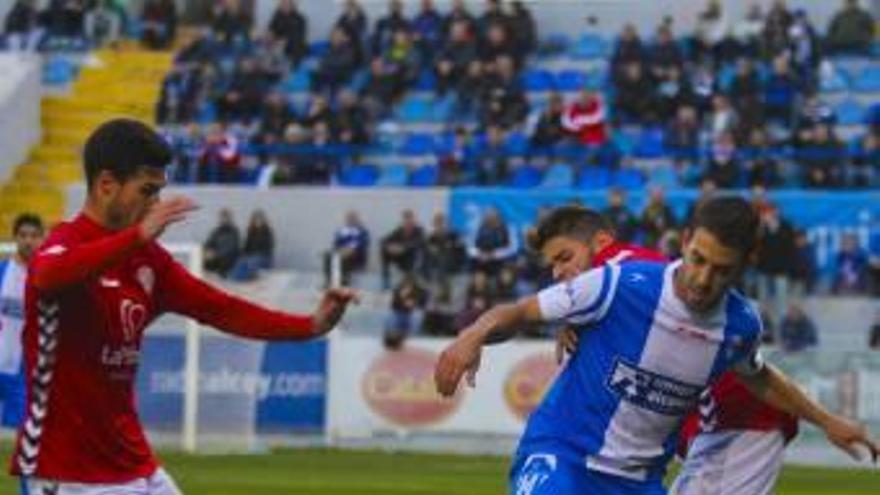 El Alcoyano gana con solvencia en El Collao