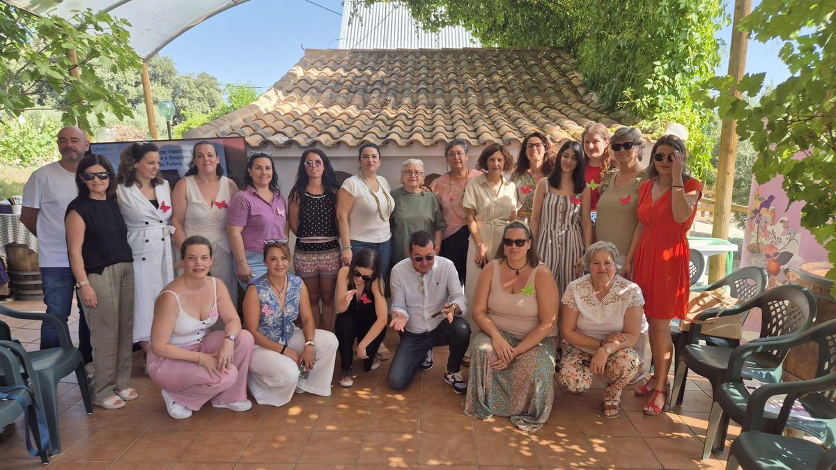 Foto de familia de todas las participantes
