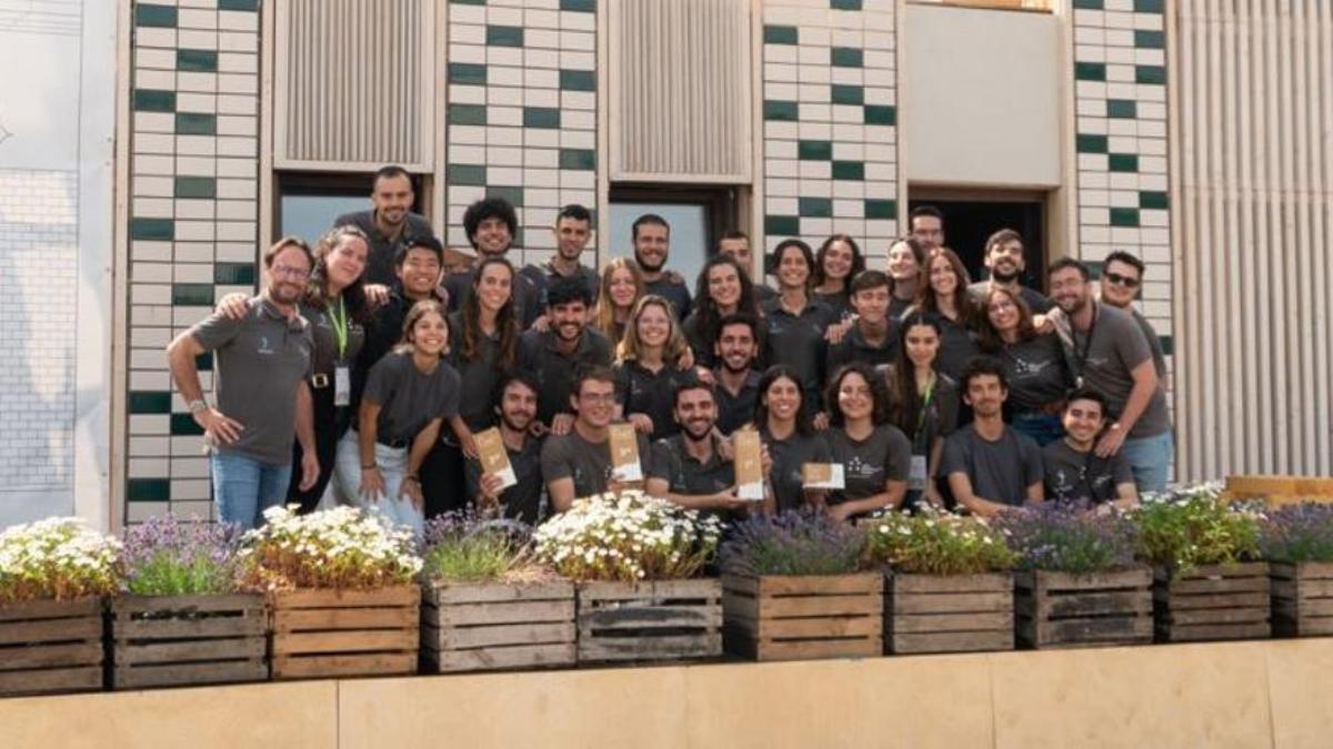 Varios estudiantes de la Universitat Politécnica de València que forman parte de Generación Espontánea.