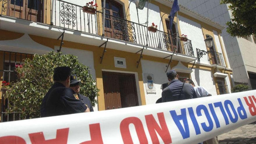 Imagen tomada en el Ayuntamiento de Estepona en junio de 2008, día que estalló el caso Astapa.