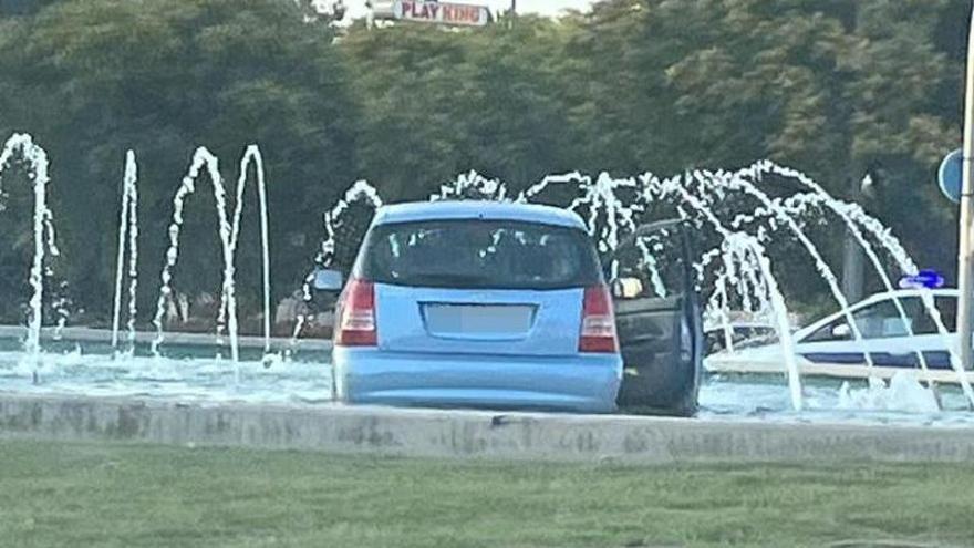 Imagen del vehículo dentro de la fuente en Gran Vía.