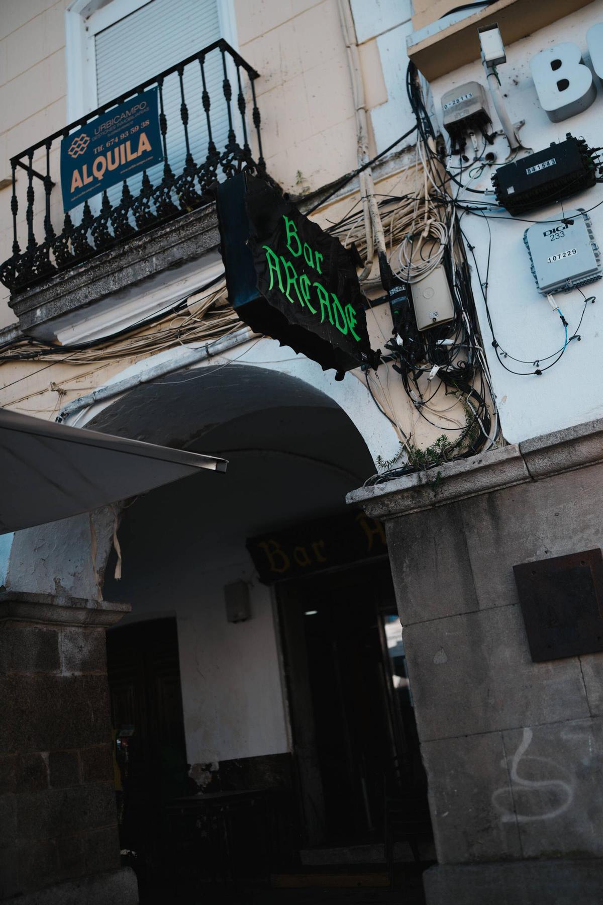 Adiós al bar Arcade, un mítico de la capital extremeña.