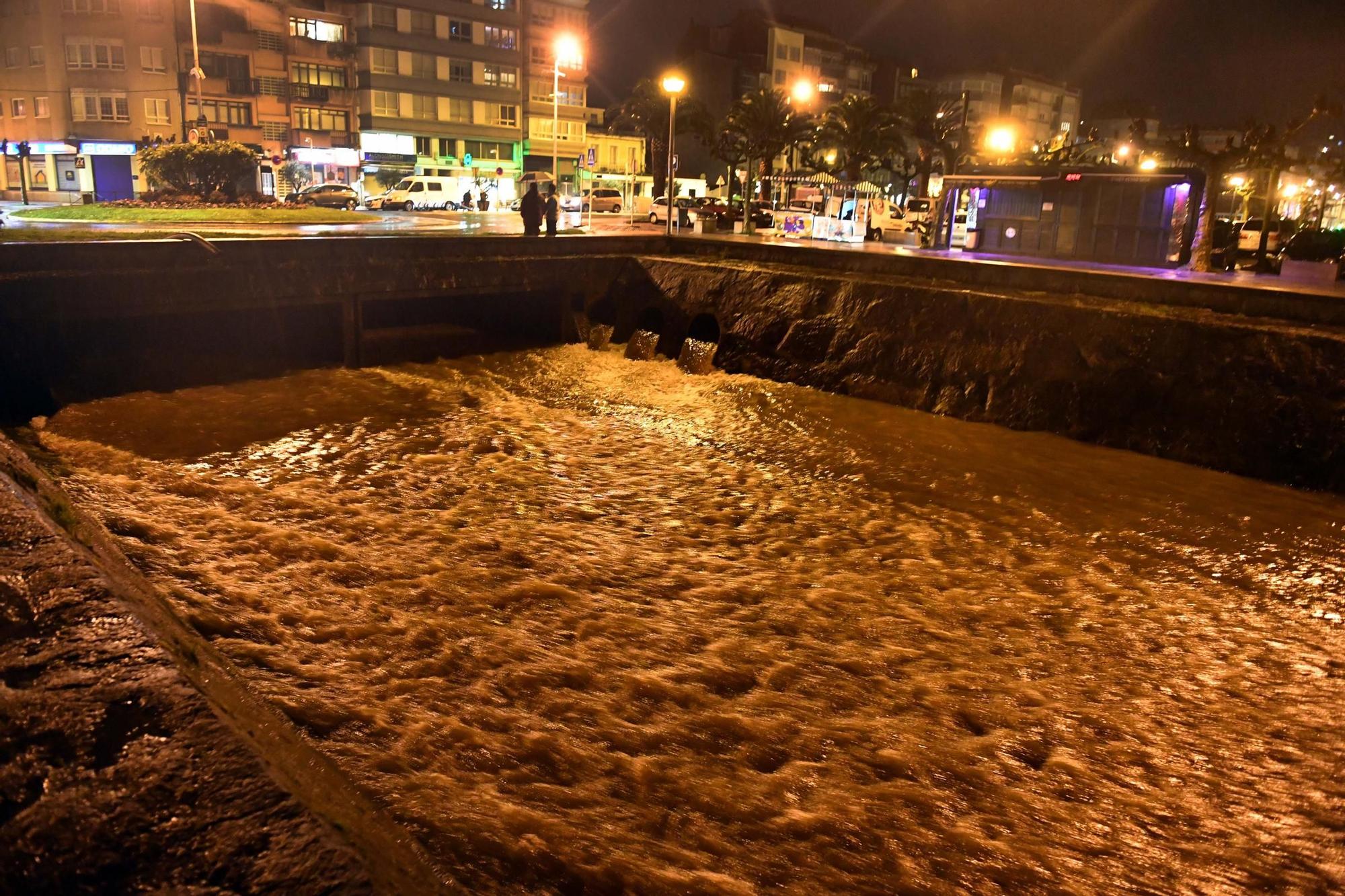 Una tromba de agua causa inundaciones en Sada