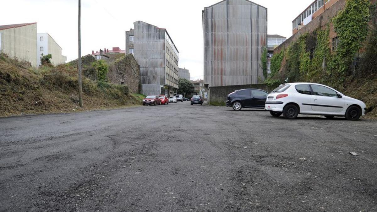 El Concello realizó un arreglo del parking de Correos.   | // BERNABÉ