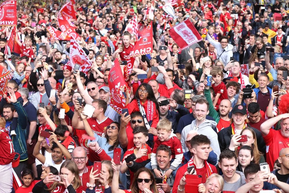 El Liverpool celebra con su afición la Champions