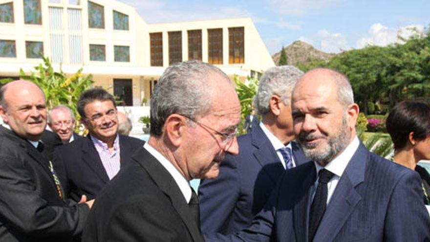 Francisco De la Torre y Manuel Chaves, viejos conocidos, coincidieron en el entierro.