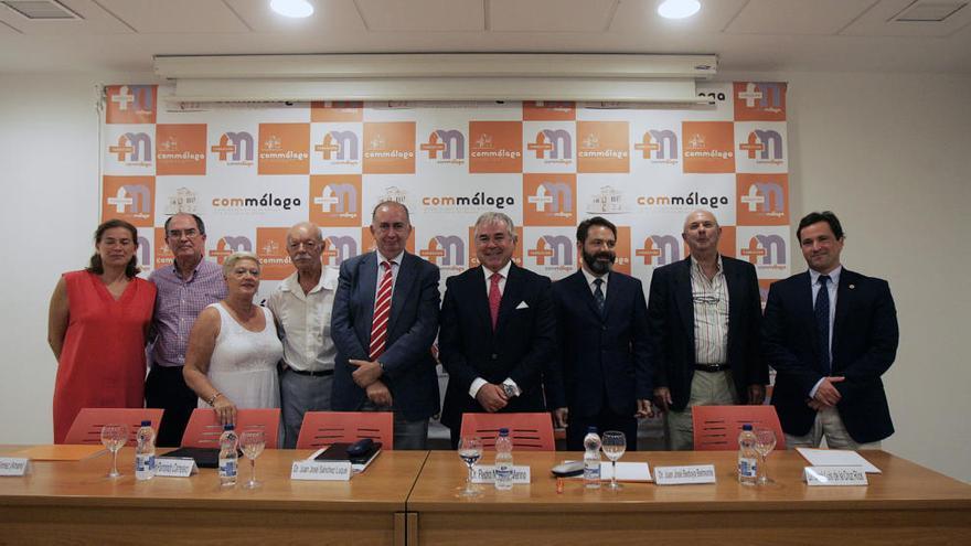 Miembros del Colegio de Médicos, Amare y el Sindicato Médico, tras la reunión del foro con Salud, ayer.