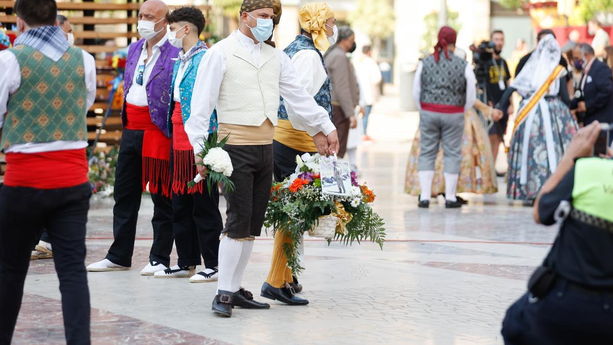 Búscate en el segundo día de Ofrenda por la calle Caballeros (entre las 17.00 y las 18.00 horas)