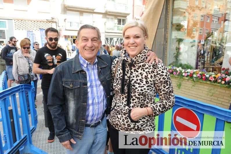 Reparto de buñuelos y chocolate en la ferretería de San Anton