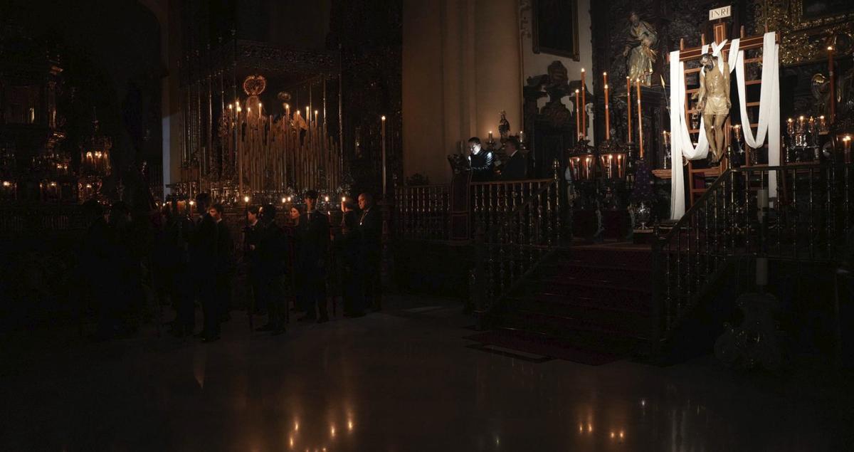 Vía Crucis y posterior entronización en el paso procesional de Nuestro Señor Jesucristo del Santo Sepulcro. A.J. GONZÁLEZ / CHENCHO MARTÍNEZ