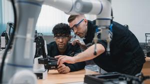 Alumnos de Automatización y robótica industrial.