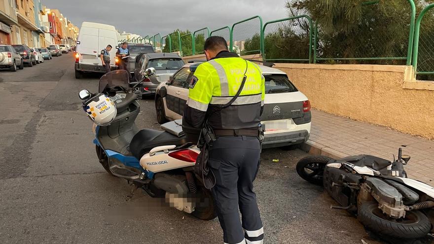 Pierde el control y choca contra cinco vehículos que estaban aparcados en Las Palmas de Gran Canaria