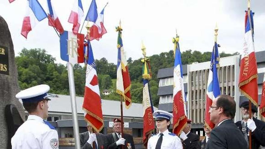 Los socialistas buscan reforzar su poder y que Hollande haga su reforma