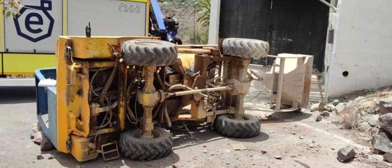 Vuelco de un tractor en un accidente laboral en Canarias. | | E.D.