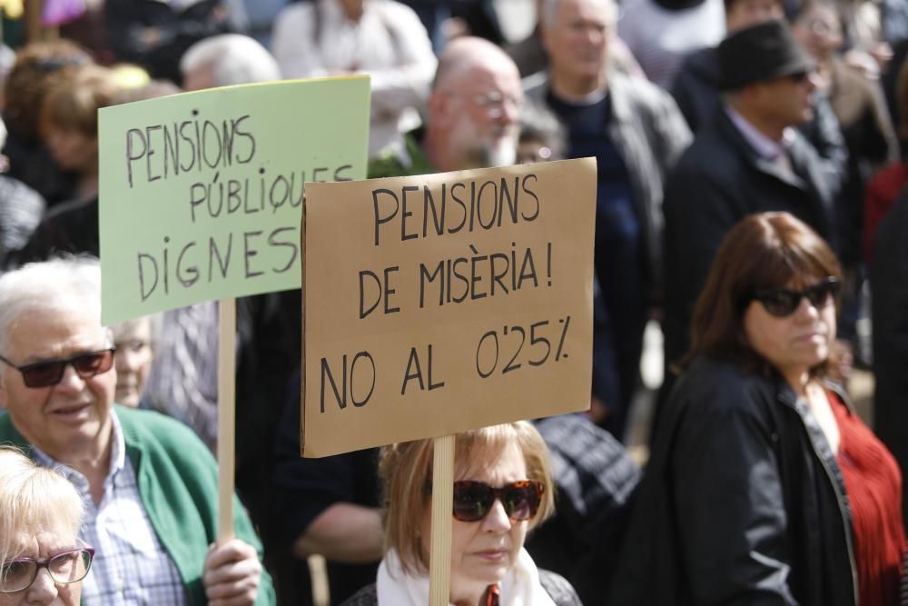 Més de 2.000 gironins es mobilitzen contra «l'estafa» de les pensions