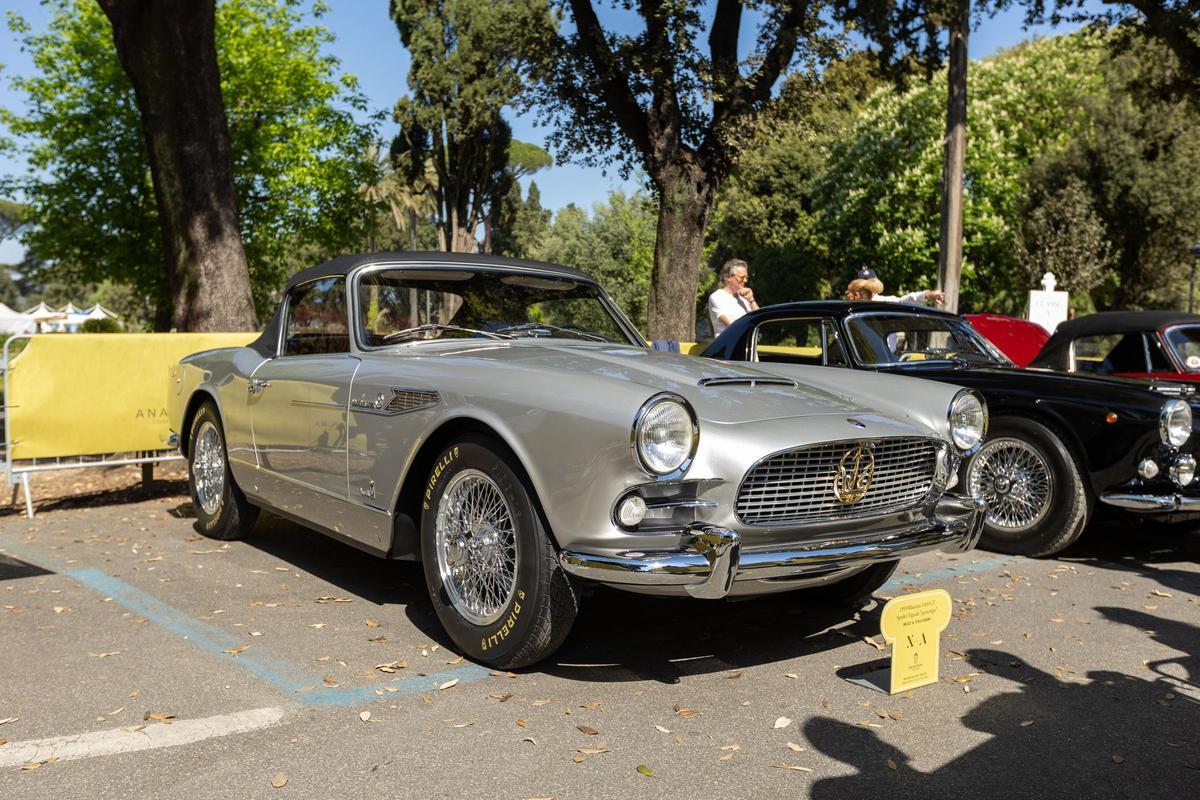 El exclusivo Maserati 3500 GT Convertible Vignale, uno de los seis ejemplares producidos, destaca en Roma como una pieza clave en la evolución estilística de la marca.