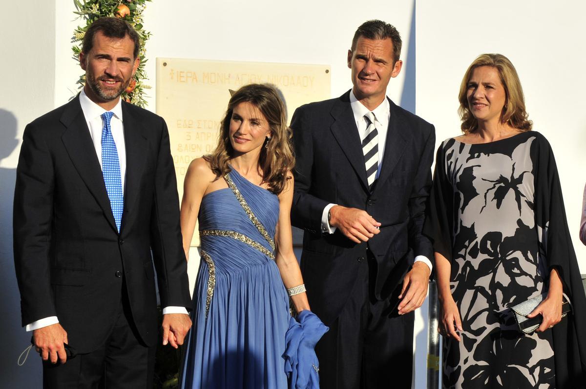 Los entonces príncipes Felipe y Letizia, junto a la infanta Cristina e Iñaki Urdangarin, en agosto del 2010, en la boda del príncipe Nicolás y Tatiana Blatnik, en la isla griega de Spetses. Por aquel entonces, ambas parejas aún mantenían relación.
