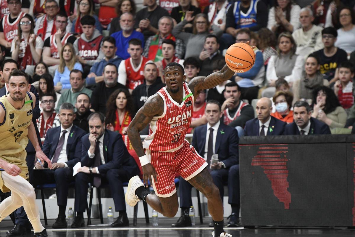 Dylan Ennis, en el partido ante el Barcelona