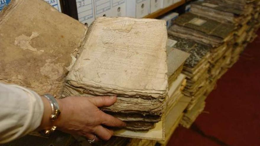 Documentos antiguos del Archivo Municipal de Lalín.  // Bernabé