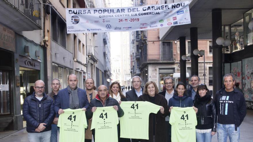 Organitzadors i patrocinadors ahir al carrer Nou de Girona.