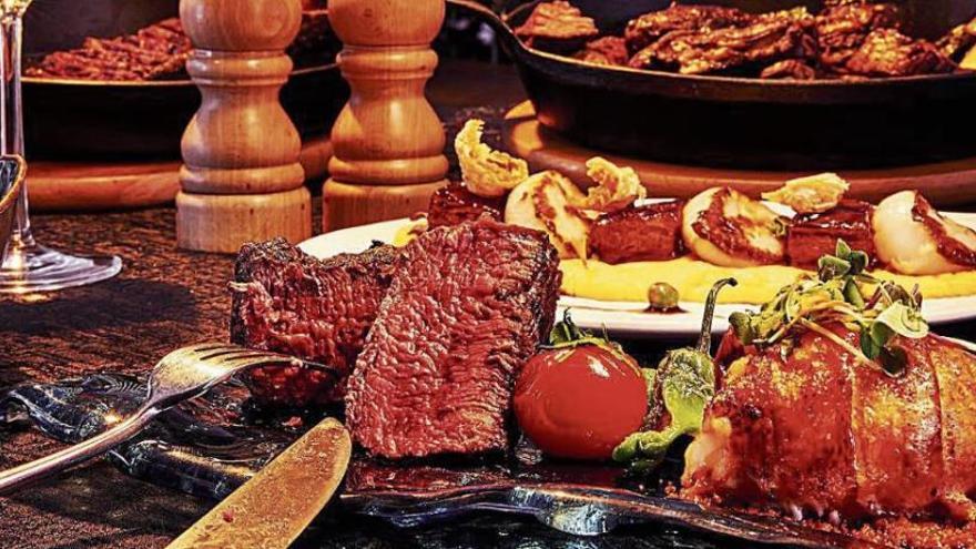 Carne curada en sal del Himalaya en Montauk Steak House, el restaurante de Ushuaïa Ibiza Beach Hotel