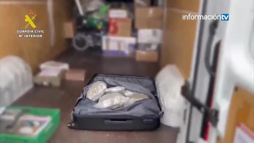 Interceptada en Alfaz del Pi una maleta repleta de marihuana lista para ser enviada a Rumanía