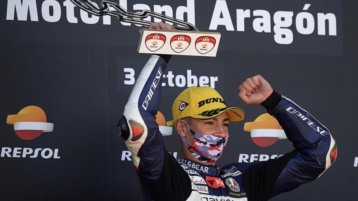 Izan Guevara, ganador en Moto3