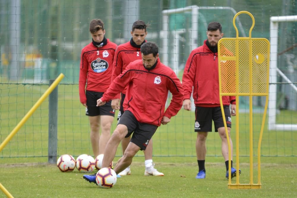 La plantilla se ejercita en Abegondo con la vista puesta en el partido de este viernes 26 en el Nuevo Estadio Los Pajaritos de Soria ante el CD Numancia.