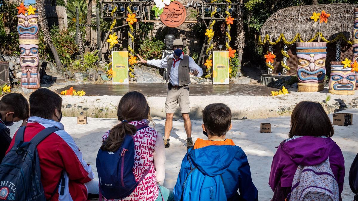 Taller para escolares sobre residuos cero que se imparten de manera gratuita durante la visita a PortAventura.