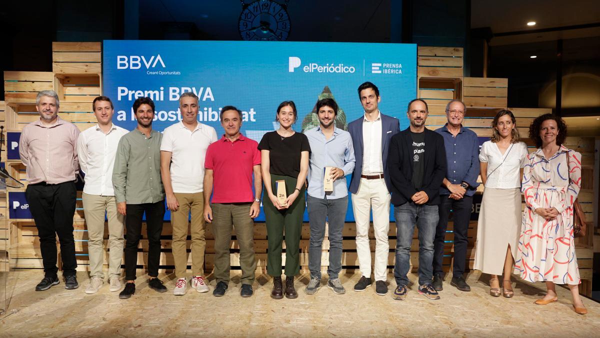 Foto de família de les vuit empreses finalistes.