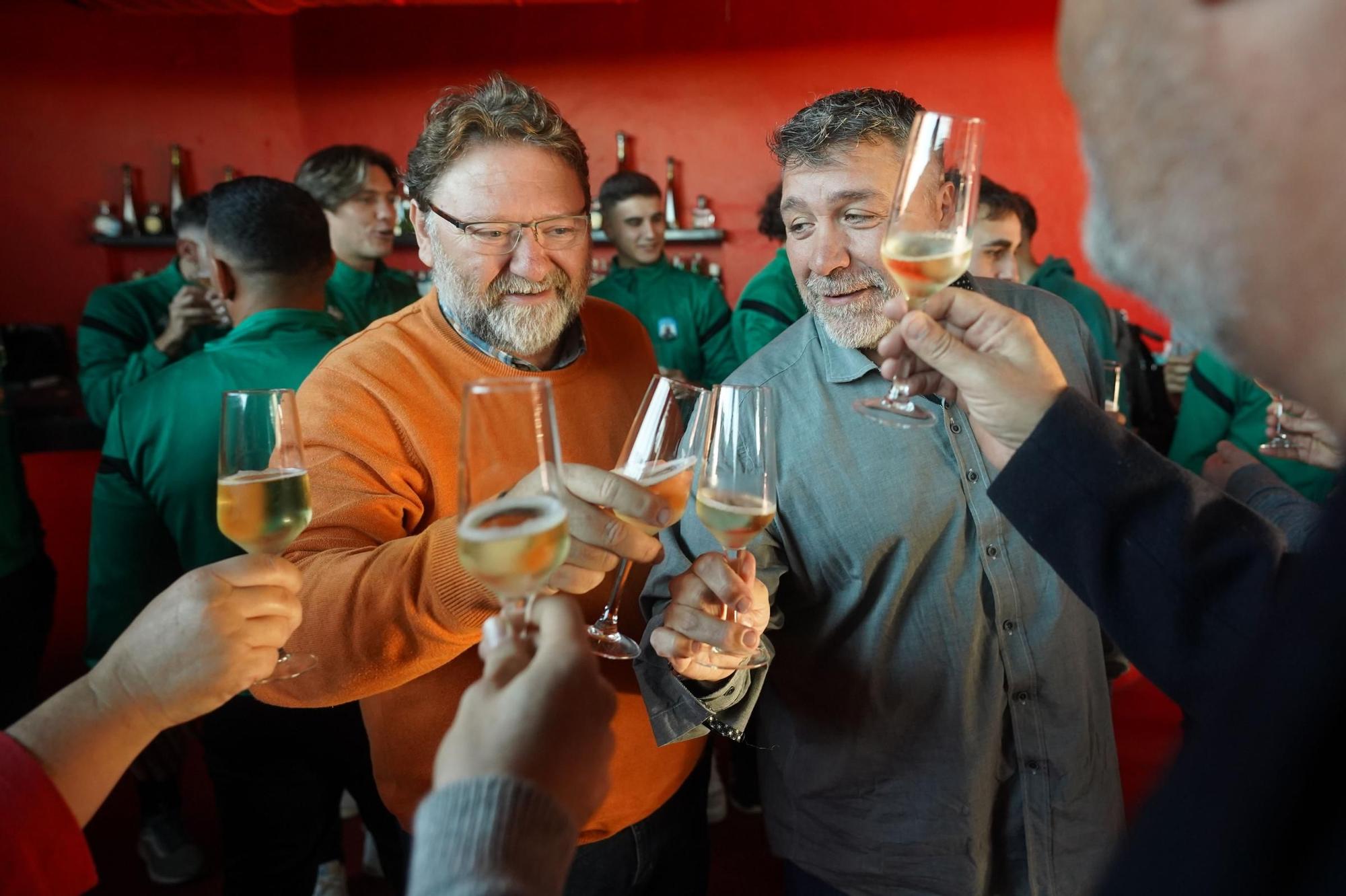 Mira las imágenes de la felicitación de Navidad del equipo de fútbol de Sant Jordi