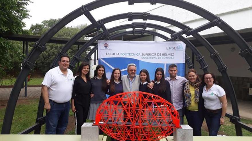 La EPSB reta a alumnos de ESO a construir puentes de espagueti