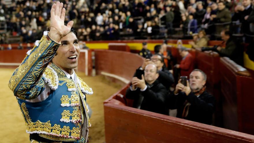 Cayetano y &quot;Jumito&quot; salvan la última tarde de fallas, abocada al fracaso