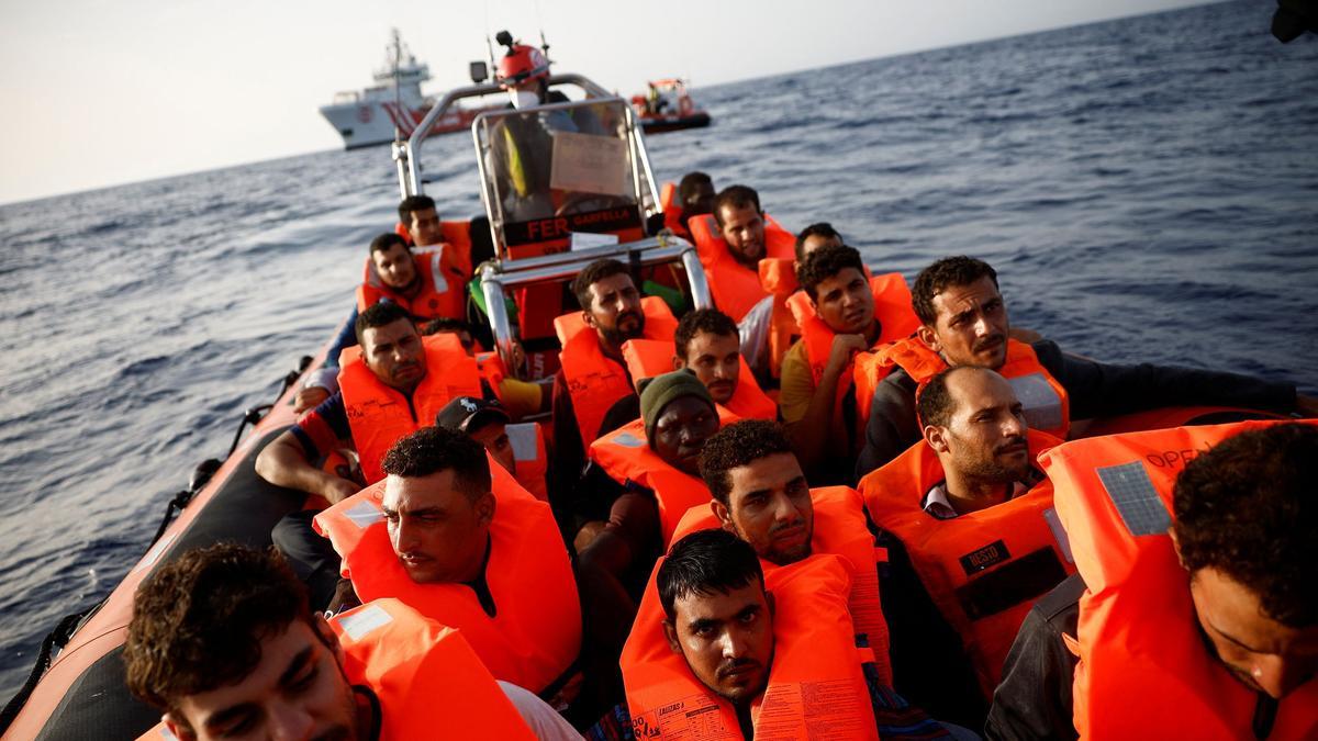 Los inmigrantes rescatados por Open Arms en el mar Mediterráneo