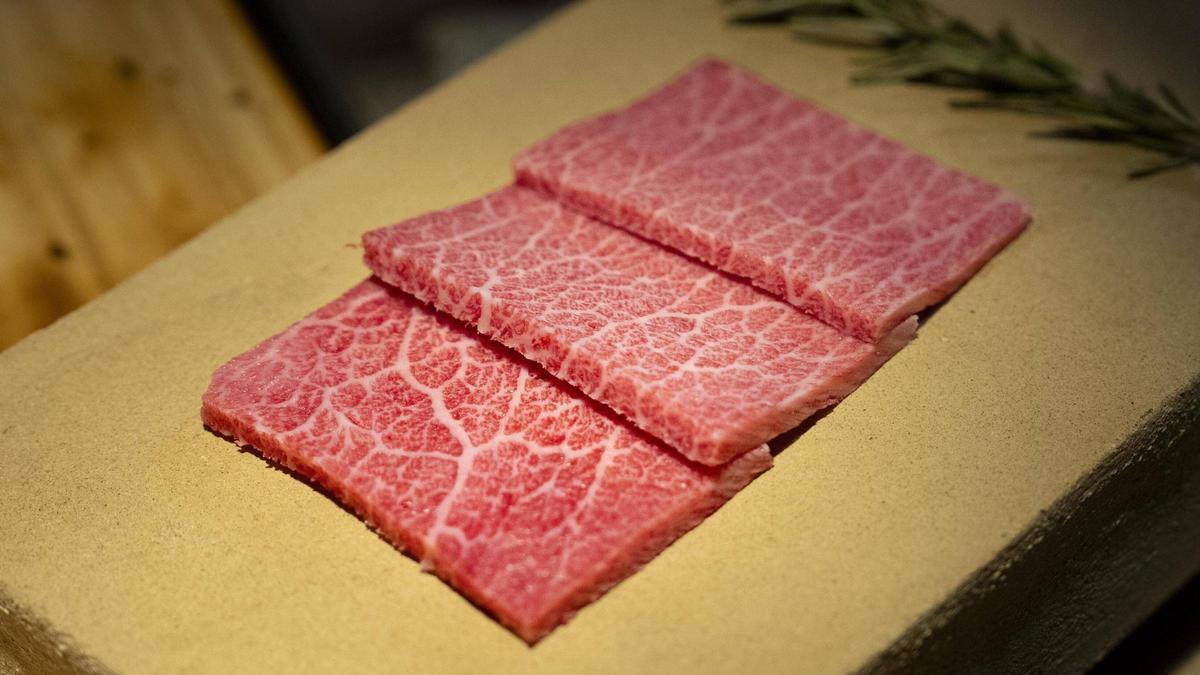 Cortes de carne de vacuno de Ito Ranch en Carlota Akaneya.
