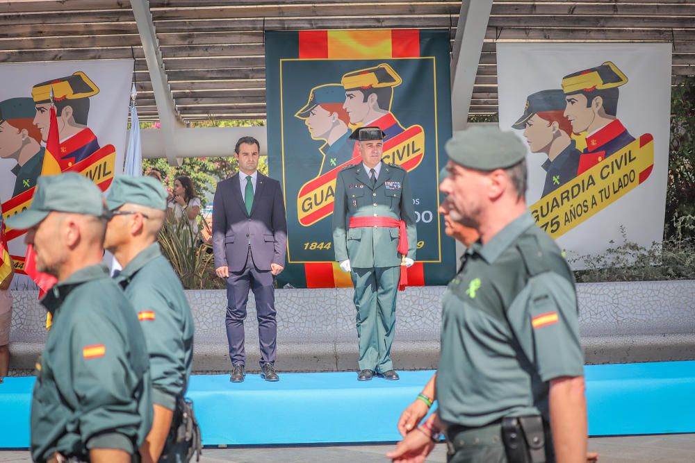 La Guardia Civil recibe un homenaje en Torrevieja