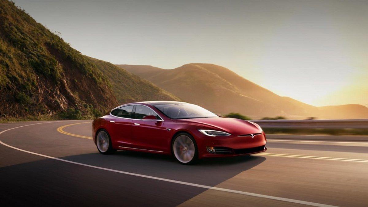 Tesla se enfrenta a una demanda por el fallo de su conducción autónoma