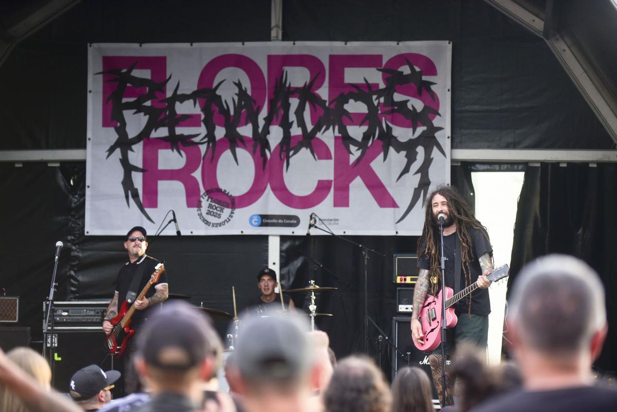 El festival gratuito del Barrio de las Flores llega a su décimo aniversario con miles de personas coreando himnos del rock and roll.