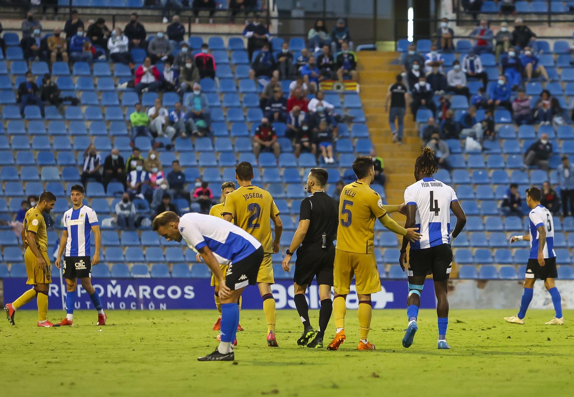 El Rico Pérez se harta del equipo: así se vivió en el estadio el Hércules - Atlético Levante