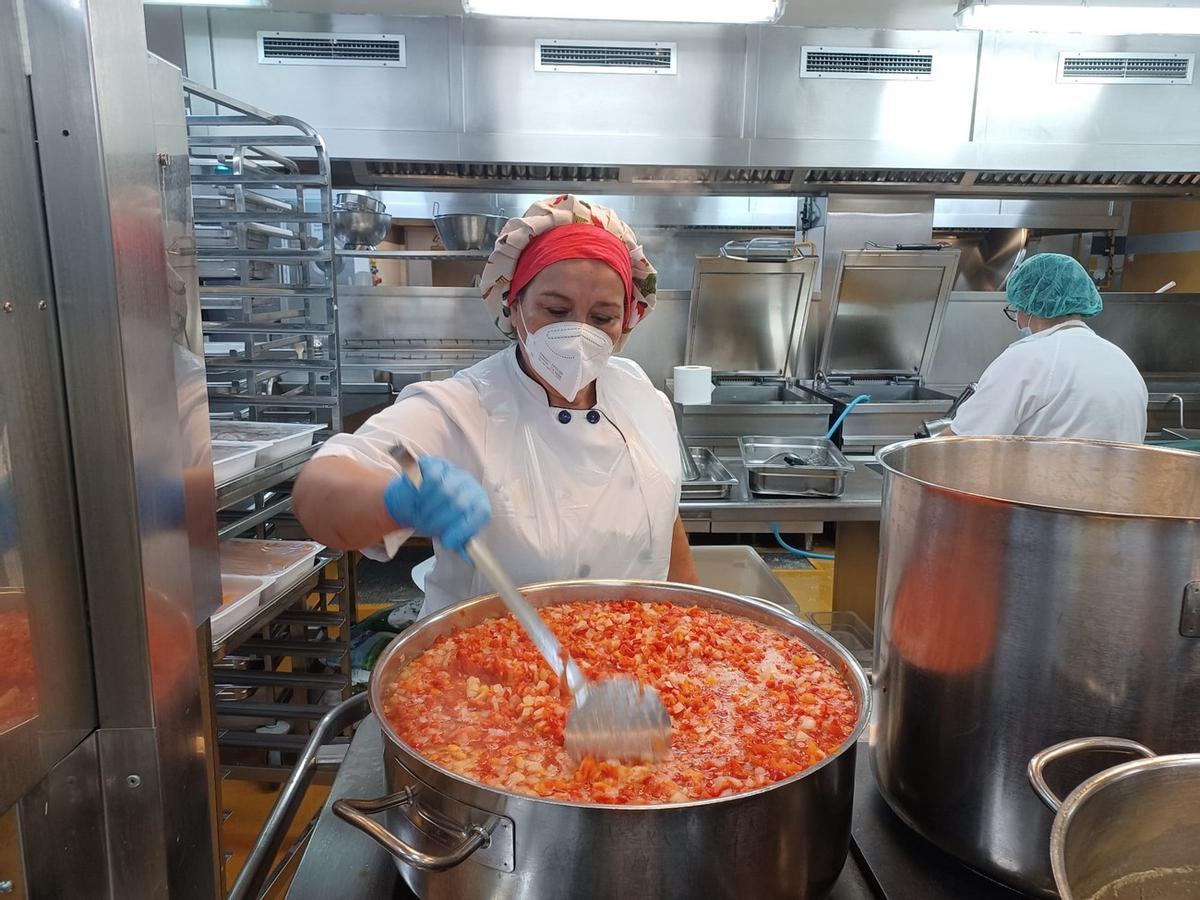 Imagen de una de las cocinas de los hospitales insulares de Canarias.