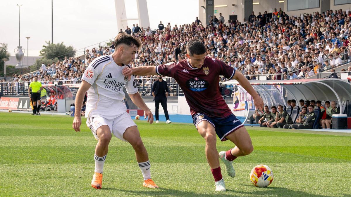Una jugada del partido de  ayer en Valdebebas.