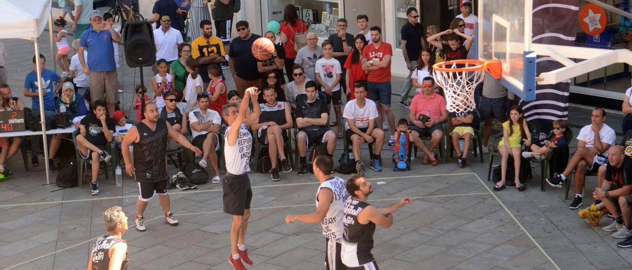 El único baloncesto en el que siempre se gana solo se juega en Vilagarcía -  Faro de Vigo
