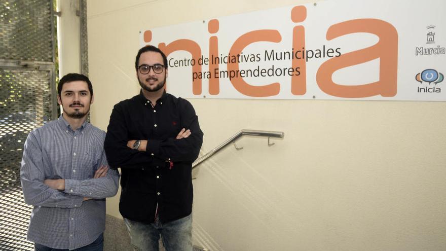 Juan Antonio Díaz y Alberto Barbero, de Univiaja: &quot;Organizamos viajes de fin de carrera, viajes a ferias y escapadas&quot;