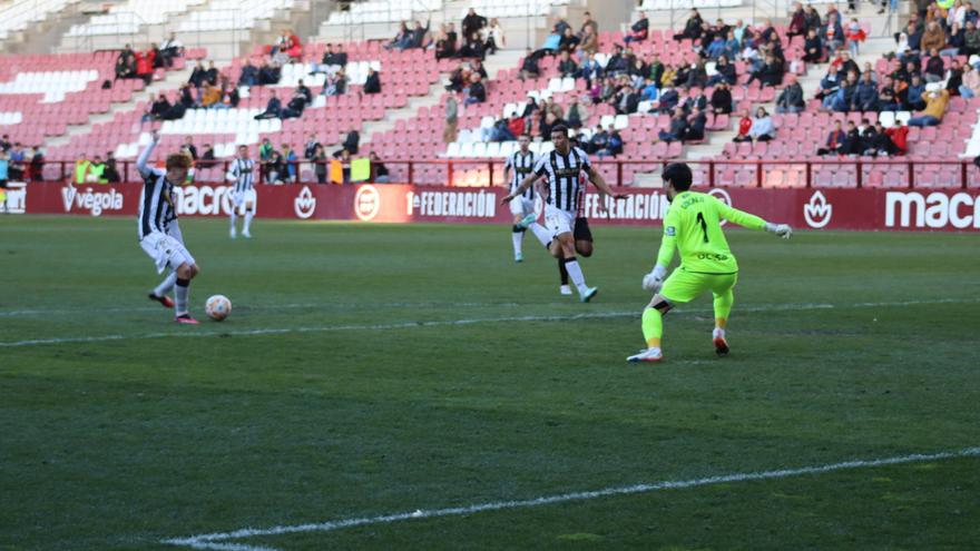 La crónica | Un fogonazo de Jeremy de León rescata al Castellón en el minuto 92 (0-1)