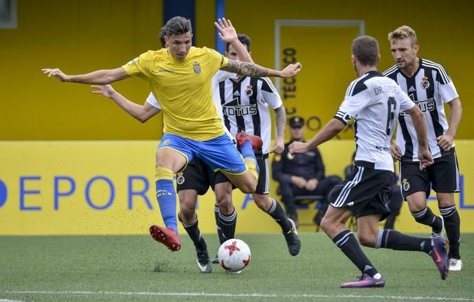 26/11/2017 LAS PALMAS DE GRAN CANARIA. Fútbol 2º B Las Palmas Atco. -- Linense. FOTO: J. PÉREZ CURBELO