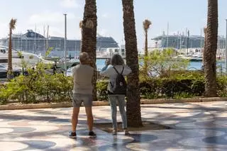 Las Hogueras abren una ocupación estival del 90 % en la provincia de Alicante