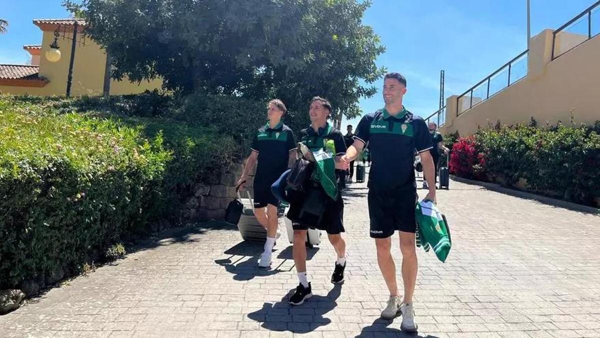 Álex Sala, Carracedo y Carlos Albarrán durante la última visita del Córdoba CF a Montecastillo, en mayo.