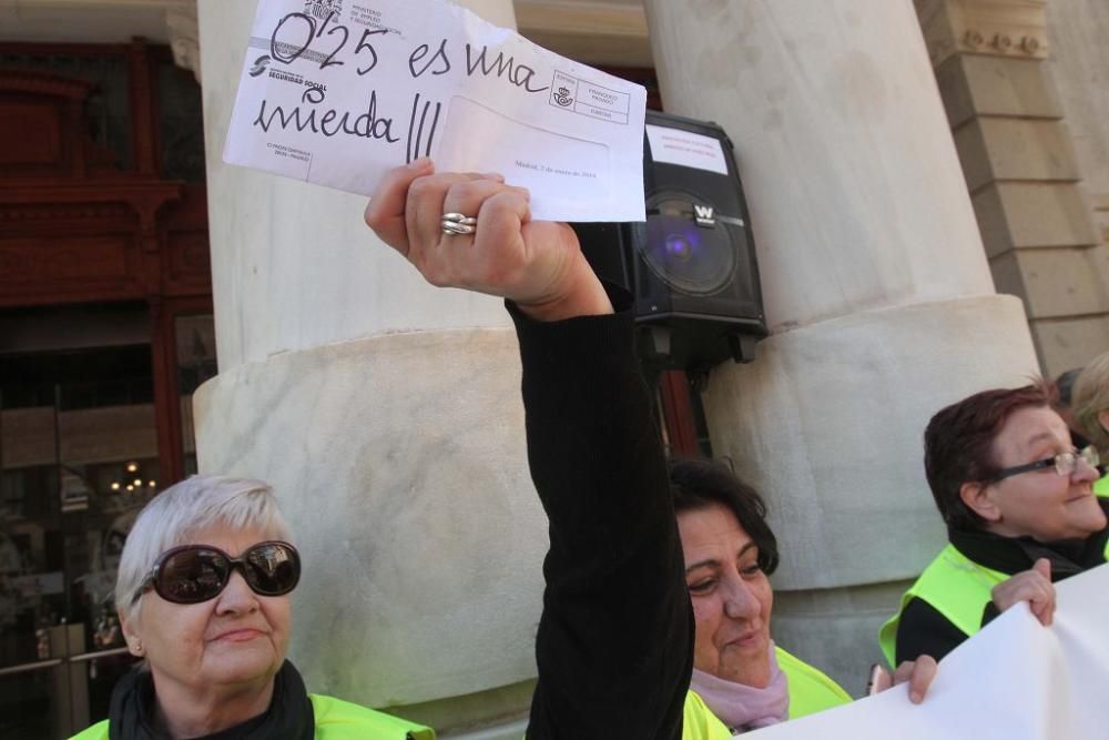 Los jubilados de Cartagena también protestan por la subida del 0,25